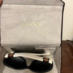 “Two-Tone Authentic Gucci Fashion Sunglasses”